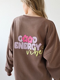 Свитшот с О-вырезом с вышивкой на спине Good energy vibe в Сургуте